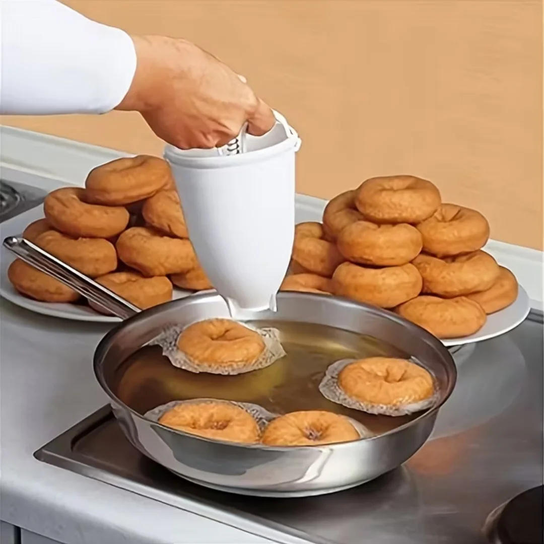 Machines et coupe-donuts manuels, un outil de pâtisserie non électrique, portable et doté de moules annulaires uniformes.