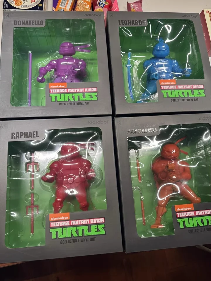 Polyphonie en Stock Kidrobot Urban Mutant Heroes - Collection de figurines d'action de tortue masquée couleur 4 pièces