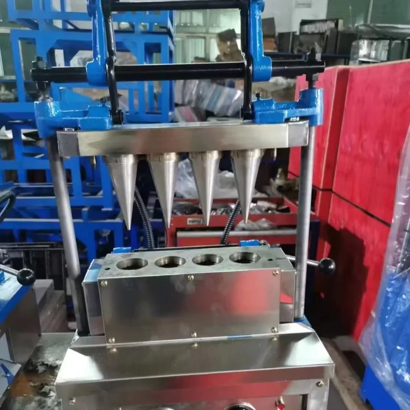 Machine semi-automatique pour mini-cornets de gaufres