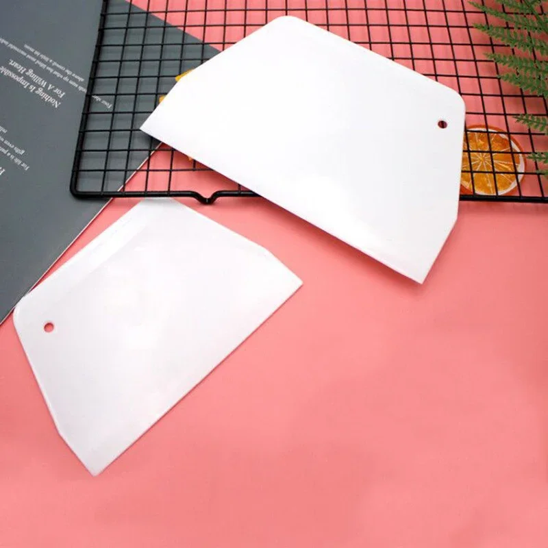 Grattoir à pâte à pizza en plastique