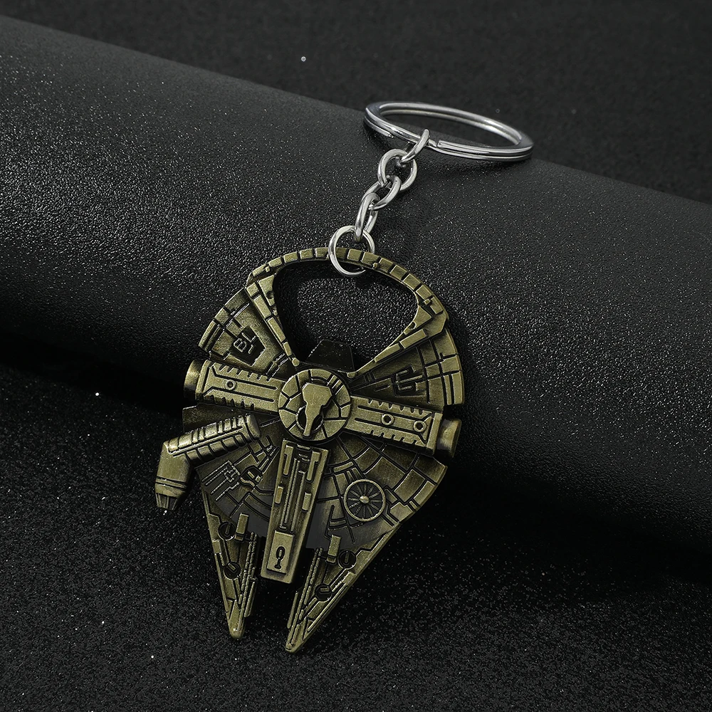 Porte-clés en métal de collection Star Wars, avec pendentif en forme de vaisseau spatial et de robot, pour voiture et sac, idéal comme cadeau