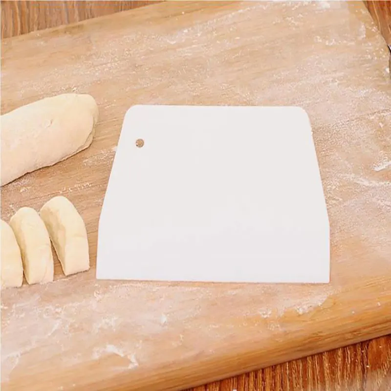 Grattoir à pâte à pizza en plastique