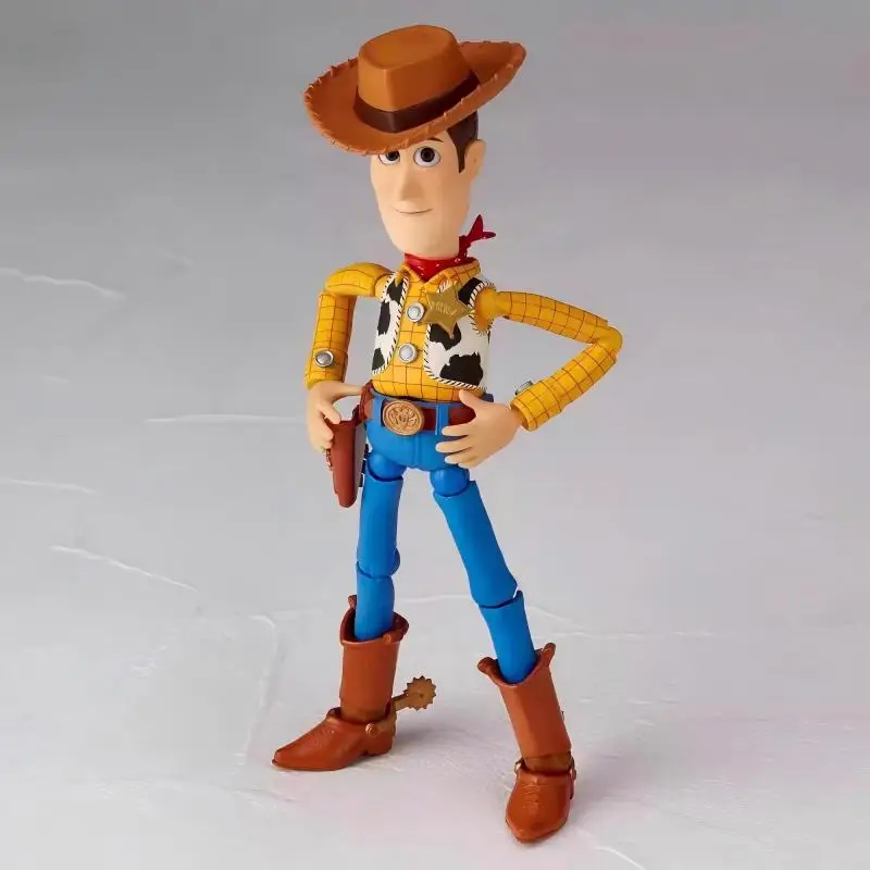 En stock : Figurine d'action Kaiyodo Revoltech Toy Story Woody Ver 2.0, modèle de collection pour adultes et fans, à exposition.