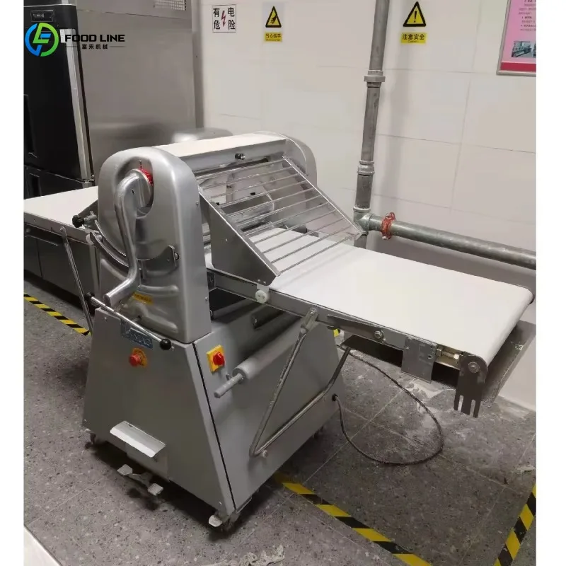 Machine à pâte feuilletée commerciale sur pied personnalisée, équipement de boulangerie