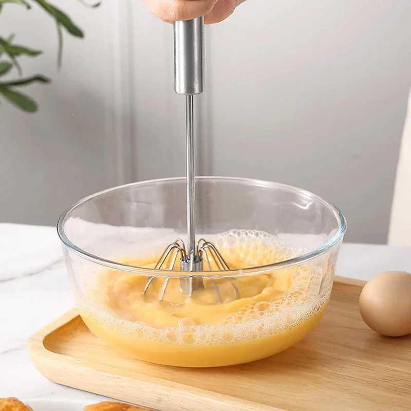 Batteur à œufs semi-automatique