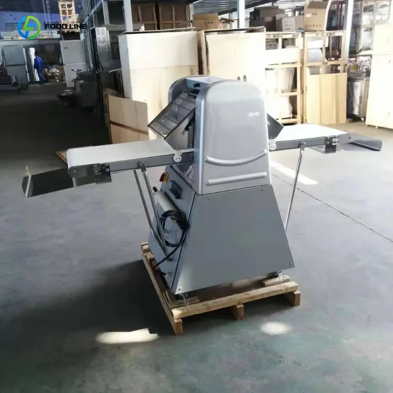 Machine de formage de biscuits entièrement automatisée et intelligente, personnalisée pour la découpe, le façonnage et l'embossage de la pâte.
