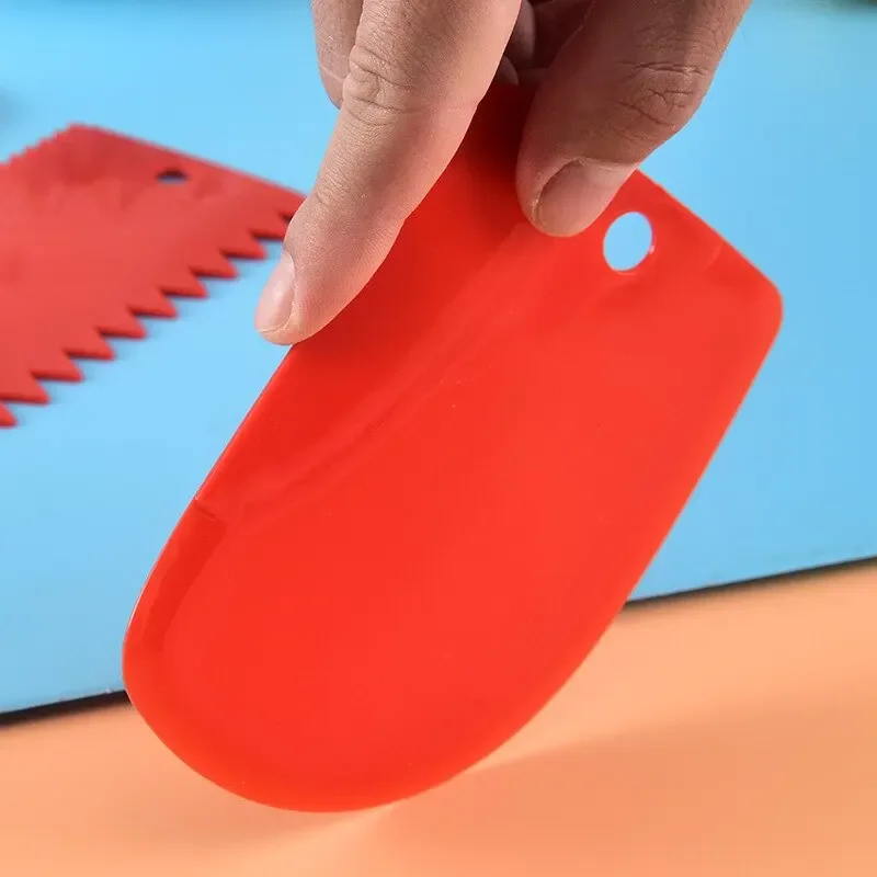 Grattoir à pâte en plastique
