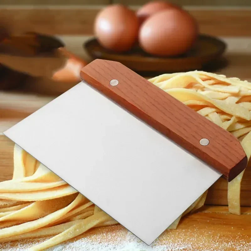 Hachoir à pâtes en acier inoxydable avec manche en bois