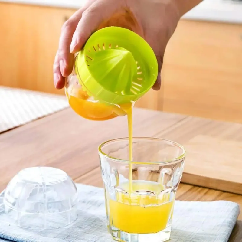 Presse-citron manuel en plastique avec couvercle