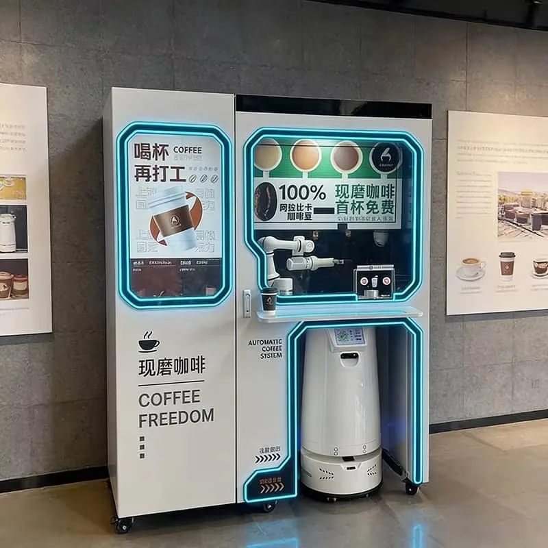 Robot de café intelligent tout-en-un avec bras automatique pour la préparation et kiosque de livraison autonome personnalisable