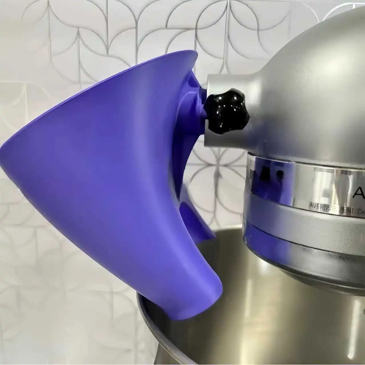 Entonnoir à farine KitchenAid pour blender Artisan KSM150 5 : large ouverture pour un versement facile et sans