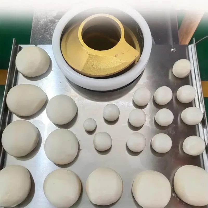 Machine à diviser et à arrondir la pâte commerciale pour la fabrication de boules