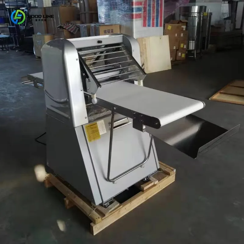 Machine de formage de biscuits entièrement automatisée et intelligente, personnalisée pour la découpe, le façonnage et l'embossage de la pâte.
