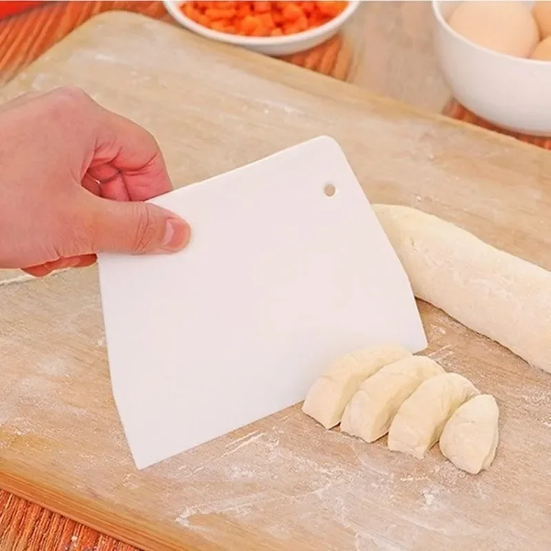 Grattoir à pâte à pizza en plastique